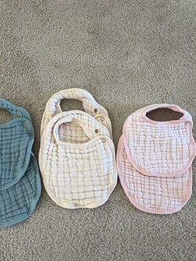 6 - Lou Lou muslin bibs